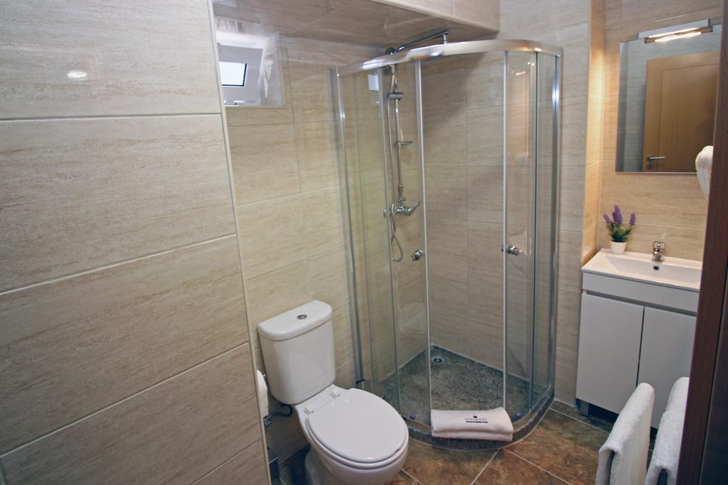 Geresiana Apartamentos ภายนอก รูปภาพ