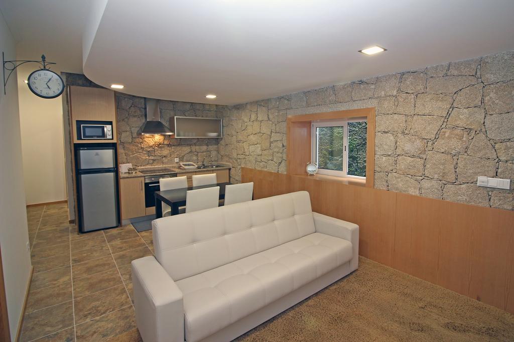 Geresiana Apartamentos ภายนอก รูปภาพ